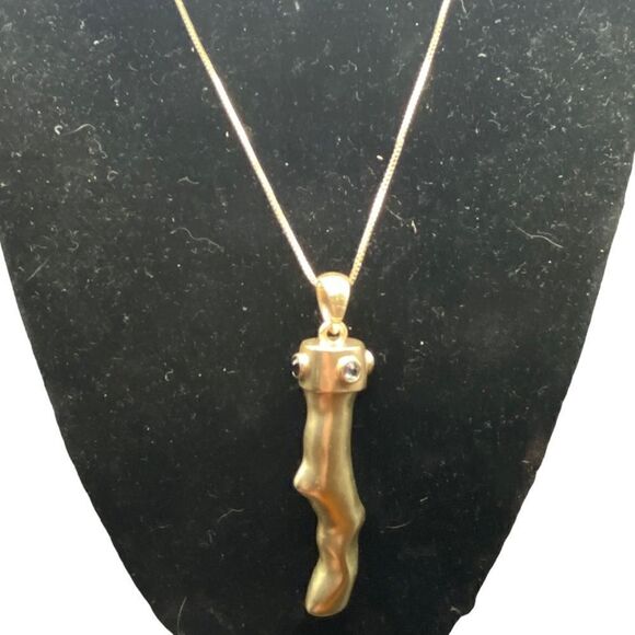 Chicos gold pendant with black and white crystals adjustable 18” -22” chain - Picture 2 of 9